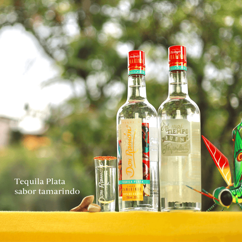 Dos botellas de tequila don ramon personalizado tamarindo con caballito escarchado de chamoy