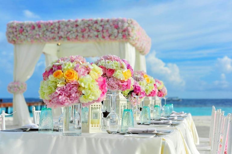 boda al aire libre con decoracion de flores